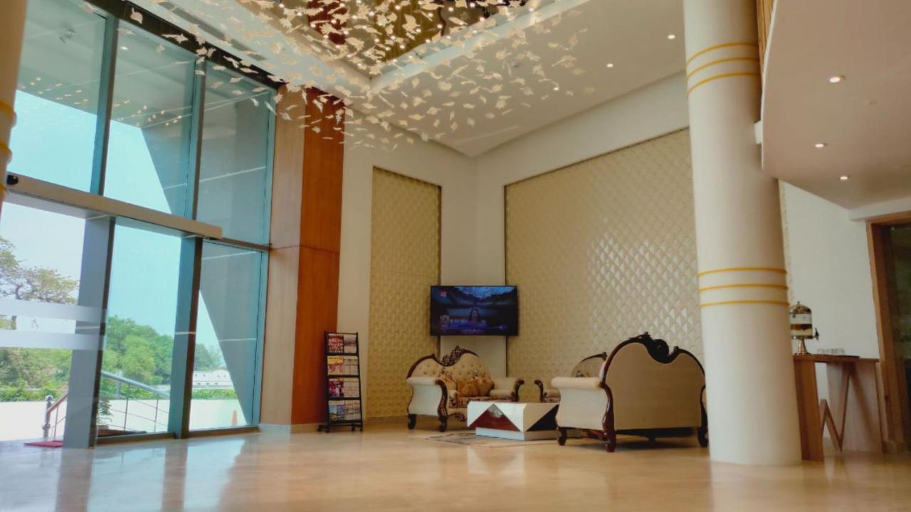 Radisson Hotel Bareilly Airport Екстериор снимка