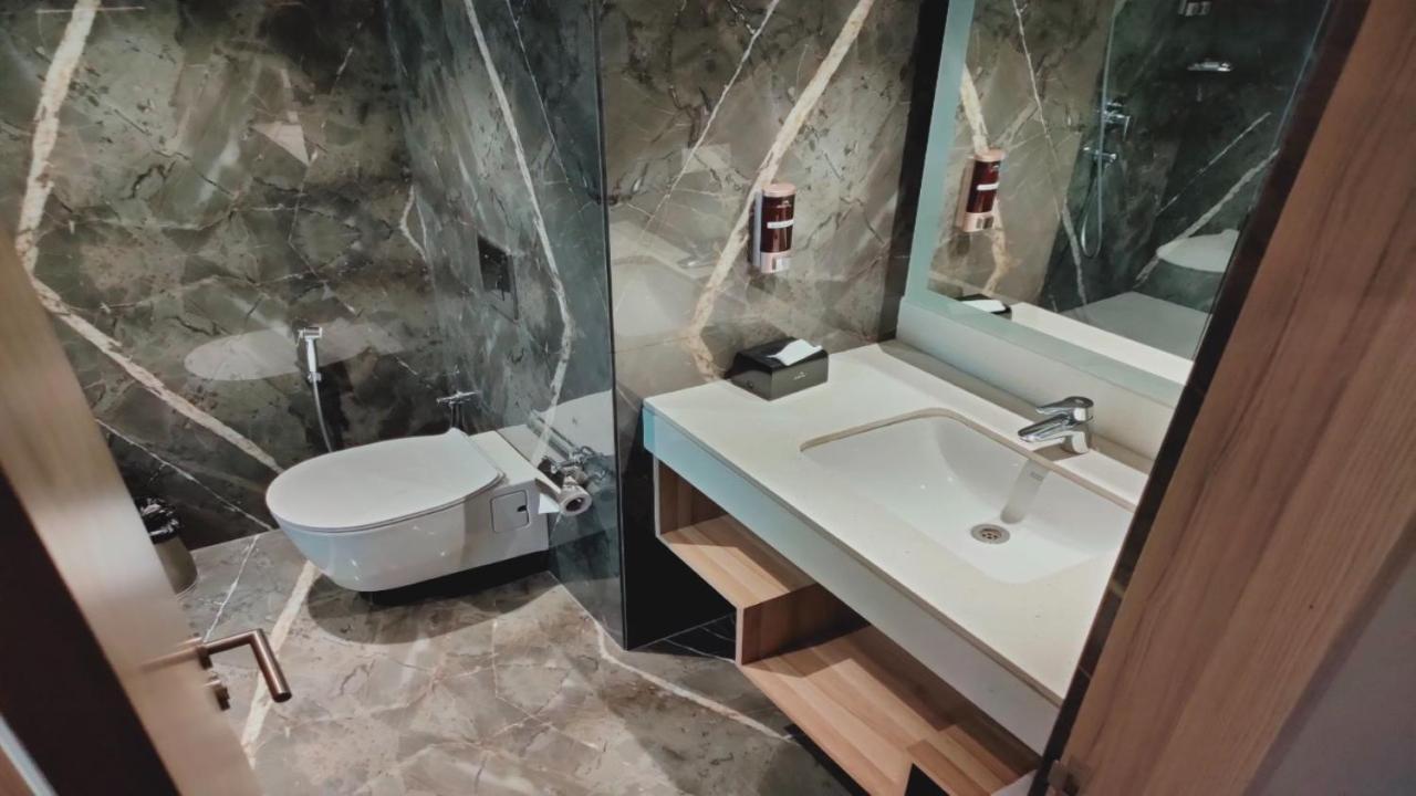 Radisson Hotel Bareilly Airport Екстериор снимка