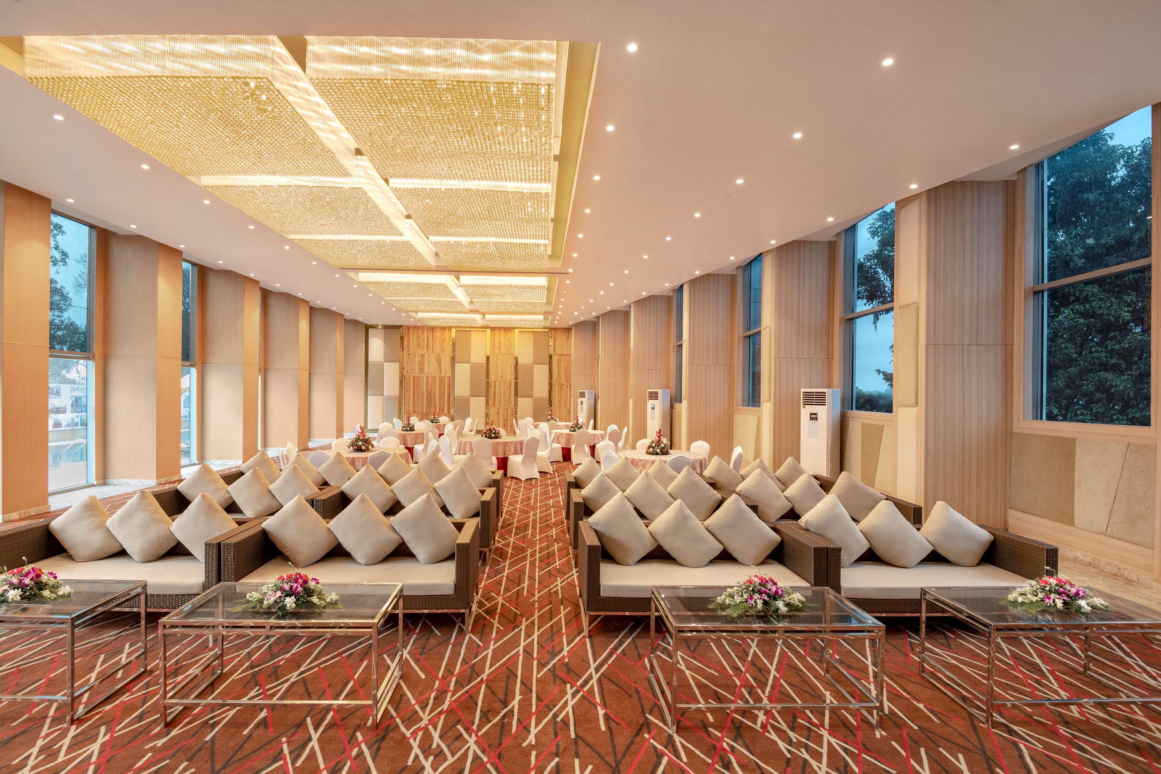Radisson Hotel Bareilly Airport Екстериор снимка