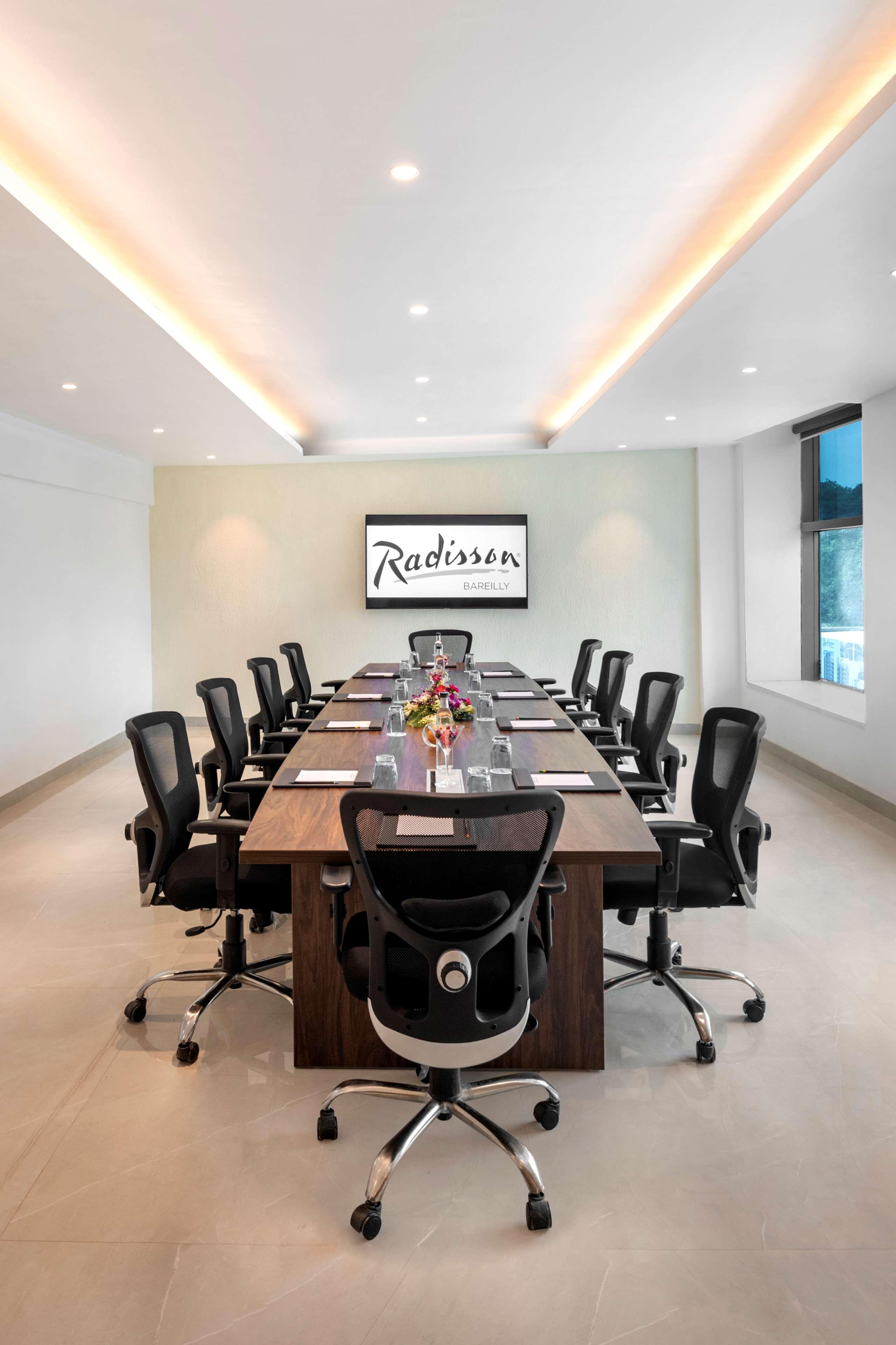 Radisson Hotel Bareilly Airport Екстериор снимка